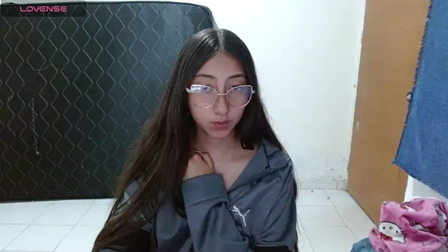 Snapshot of Nanylux chatting on 04-28-26, 03:11 Nanylux online show from 04-28-26, 03:11