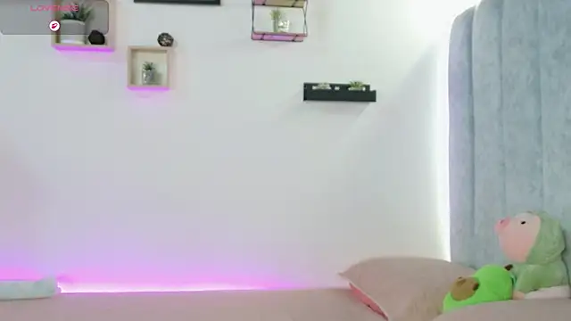 Snapshot of _manumontoya chatting on 12-18-25, 04:55 manumontoya online show from 12-18-25, 04:55