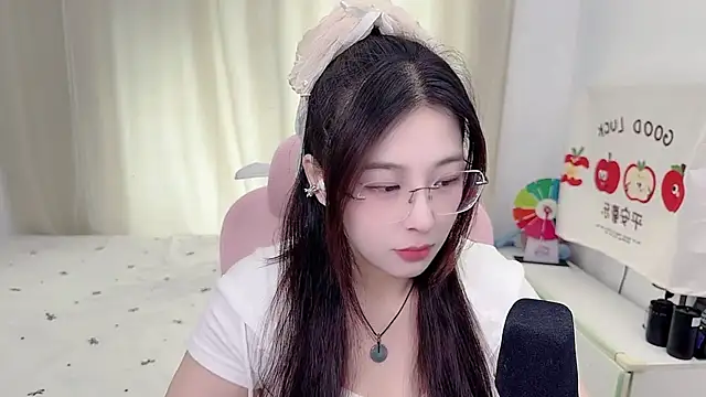 Snapshot of TTtia_ chatting on 06-11-26, 03:25 TTtia online show from 06-11-26, 03:25
