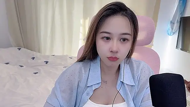 Snapshot of TTtia_ chatting on 12-16-25, 01:32 TTtia online show from 12-16-25, 01:32