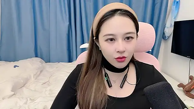 Snapshot of TTtia_ chatting on 12-14-25, 01:17 TTtia online show from 12-14-25, 01:17