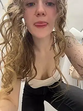 Snapshot of RussianWoman chatting on 06-01-26, 03:29 RussianWoman online show from 06-01-26, 03:29