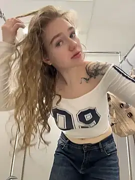 Snapshot of RussianWoman chatting on 06-07-26, 02:28 RussianWoman online show from 06-07-26, 02:28