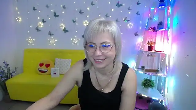 Snapshot of LaurenWishy chatting on 04-27-26, 05:22 LaurenWishy online show from 04-27-26, 05:22