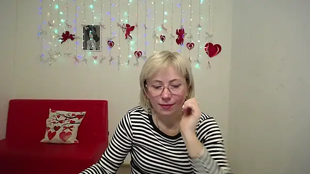 Snapshot of LaurenWishy chatting on 02-14-26, 05:51 LaurenWishy online show from 02-14-26, 05:51