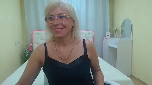 Snapshot of LaurenWishy chatting on 07-06-26, 05:25 LaurenWishy online show from 07-06-26, 05:25