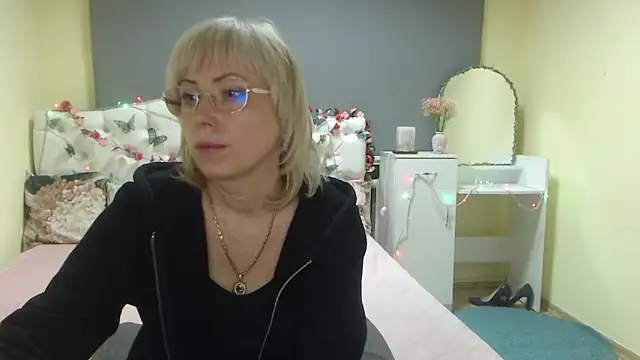 LaurenWishy online show from 04-15-26, 05:57