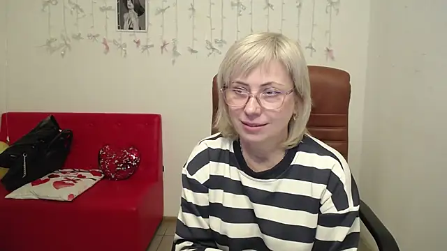 Snapshot of LaurenWishy chatting on 01-19-26, 12:20 LaurenWishy online show from 01-19-26, 12:20