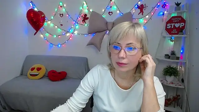 Snapshot of LaurenWishy chatting on 02-16-26, 06:39 LaurenWishy online show from 02-16-26, 06:39