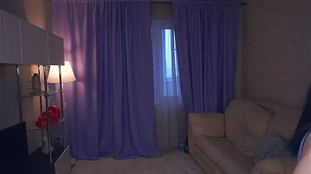 LorrieWilcinski online show from 11-22-25, 06:56