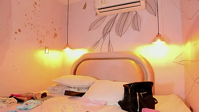 Snapshot of IsabelaStefano chatting on 02-12-26, 03:06 IsabelaStefano online show from 02-12-26, 03:06