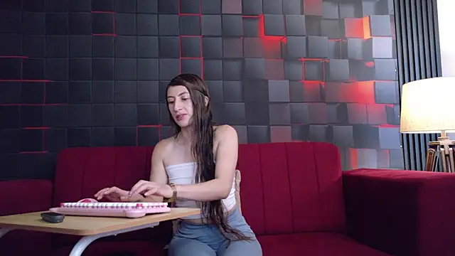 Snapshot of GracieCollins chatting on 12-16-25, 02:10 GracieCollins online show from 12-16-25, 02:10