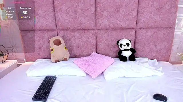 Snapshot of NathalieRoss1 chatting on 02-18-26, 06:00 NathalieRoss1 online show from 02-18-26, 06:00