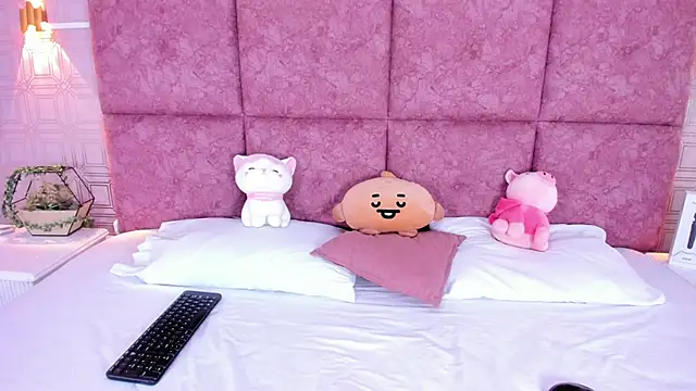 NathalieRoss1 online show from 03-26-26, 05:50