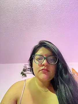 Snapshot of catbunnymmm chatting on 02-13-26, 08:31 catbunnymmm online show from 02-13-26, 08:31