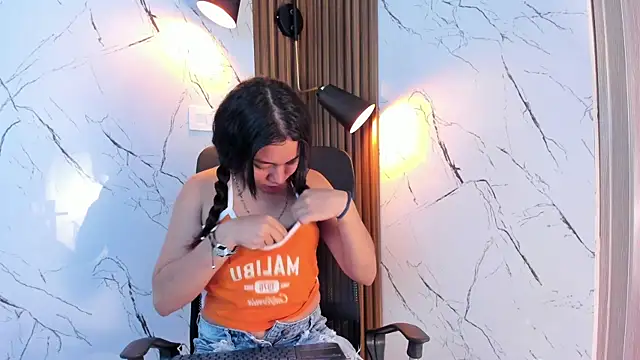 nina belle  online show from 11-19-25, 01:44