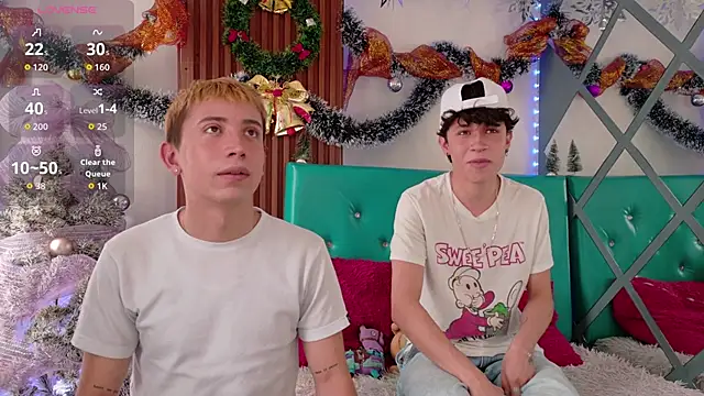 Snapshot of Boys_2_play chatting on 11-19-25, 01:33 Boys 2 play online show from 11-19-25, 01:33