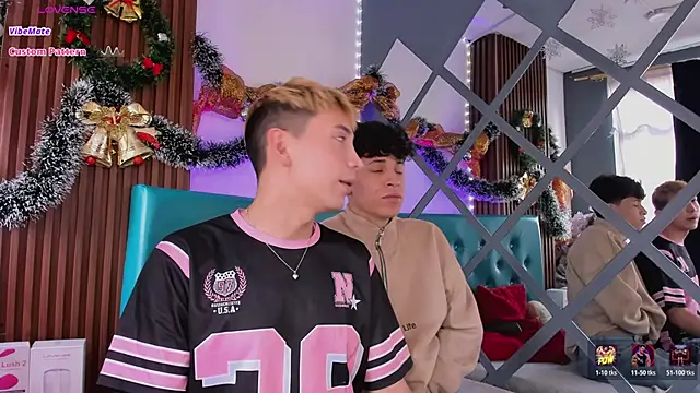 Snapshot of Boys_2_play chatting on 12-17-25, 01:27 Boys 2 play online show from 12-17-25, 01:27