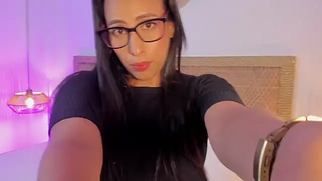 Snapshot of melaniejeannn_ chatting on 05-16-26, 02:21 melaniejeannn online show from 05-16-26, 02:21