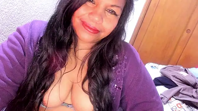 Snapshot of ebonycamelia chatting on 04-26-26, 11:35 ebonycamelia online show from 04-26-26, 11:35