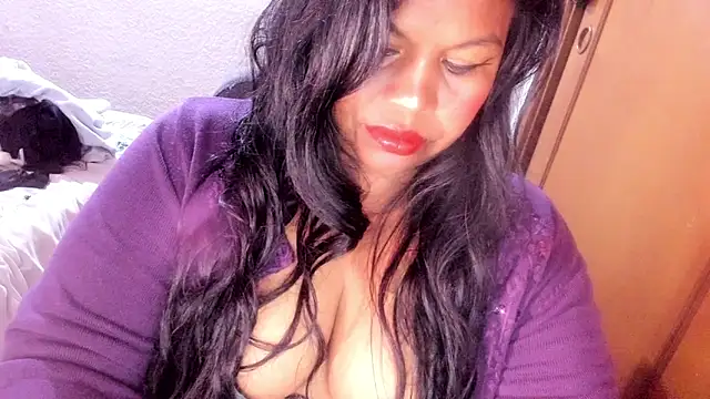 Snapshot of ebonycamelia chatting on 05-16-26, 11:04 ebonycamelia online show from 05-16-26, 11:04