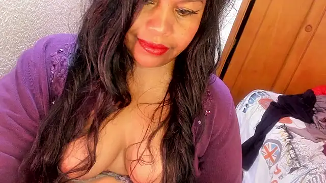 Snapshot of ebonycamelia chatting on 05-05-26, 10:02 ebonycamelia online show from 05-05-26, 10:02