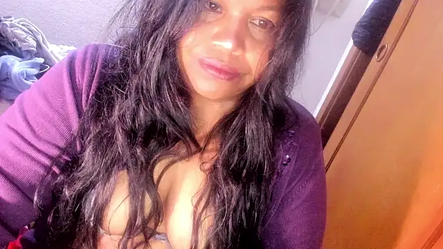 Snapshot of ebonycamelia chatting on 05-29-26, 11:00 ebonycamelia online show from 05-29-26, 11:00