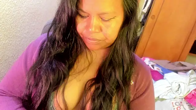Snapshot of ebonycamelia chatting on 04-23-26, 06:31 ebonycamelia online show from 04-23-26, 06:31