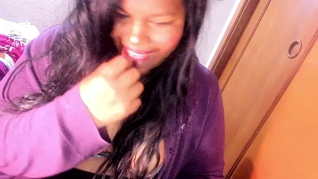 Snapshot of ebonycamelia chatting on 06-04-26, 08:57 ebonycamelia online show from 06-04-26, 08:57