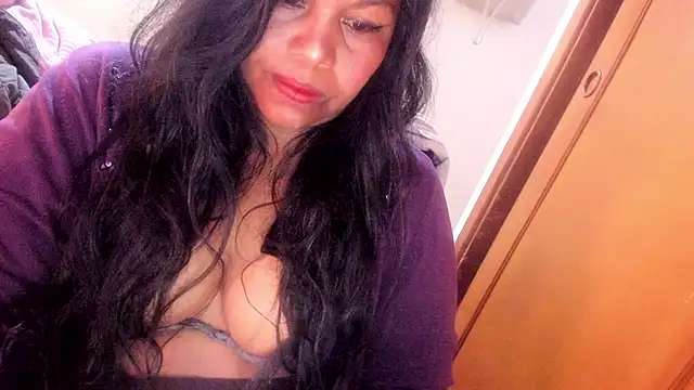 Snapshot of ebonycamelia chatting on 05-25-26, 08:29 ebonycamelia online show from 05-25-26, 08:29