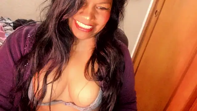 Snapshot of ebonycamelia chatting on 06-11-26, 06:38 ebonycamelia online show from 06-11-26, 06:38