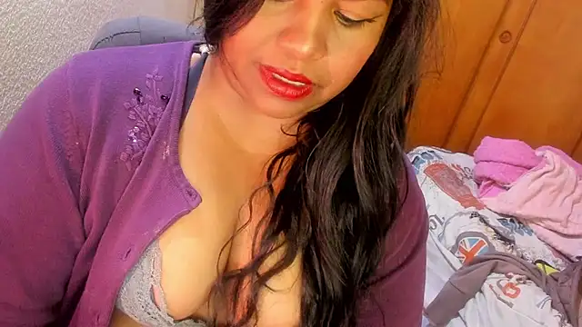 Snapshot of ebonycamelia chatting on 05-06-26, 06:34 ebonycamelia online show from 05-06-26, 06:34