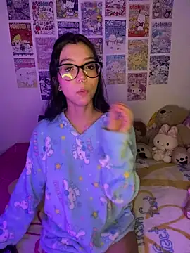 Valen-Foxx1 online show from 12-19-25, 06:16