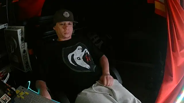 Snapshot of Bowerboi chatting on 11-27-25, 12:27 Bowerboi online show from 11-27-25, 12:27