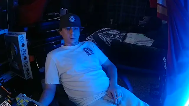 Snapshot of Bowerboi chatting on 11-30-25, 03:18 Bowerboi online show from 11-30-25, 03:18