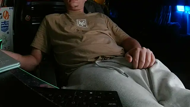 Snapshot of Bowerboi chatting on 12-05-25, 09:19 Bowerboi online show from 12-05-25, 09:19