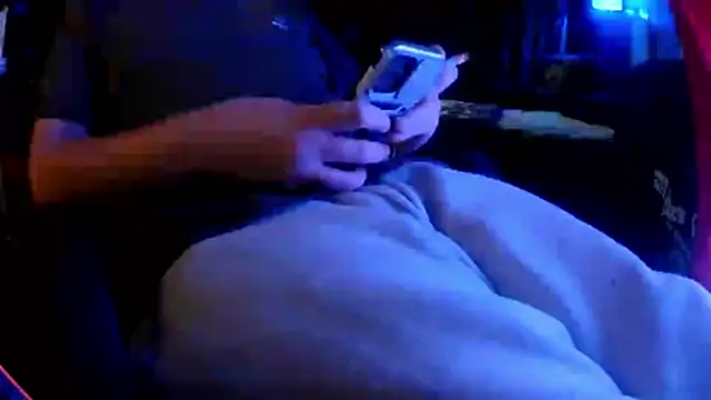 Snapshot of Bowerboi chatting on 12-19-25, 01:20 Bowerboi online show from 12-19-25, 01:20