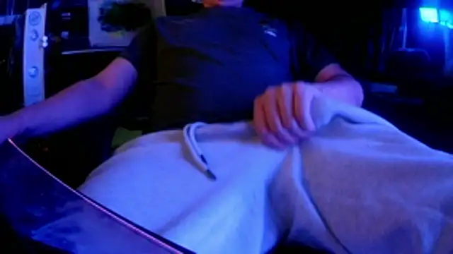 Snapshot of Bowerboi chatting on 12-18-25, 07:13 Bowerboi online show from 12-18-25, 07:13