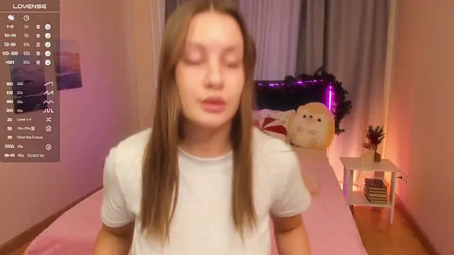 Snapshot of TracyCrawford chatting on 12-21-25, 08:27 TracyCrawford online show from 12-21-25, 08:27