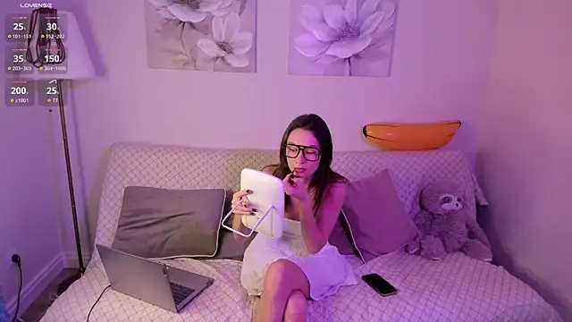 EmaSunshine online show from 01-10-26, 04:52