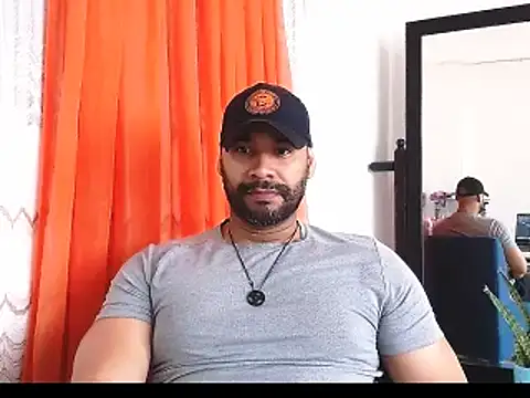 Snapshot of musclehetero chatting on 05-24-26, 01:22 musclehetero online show from 05-24-26, 01:22