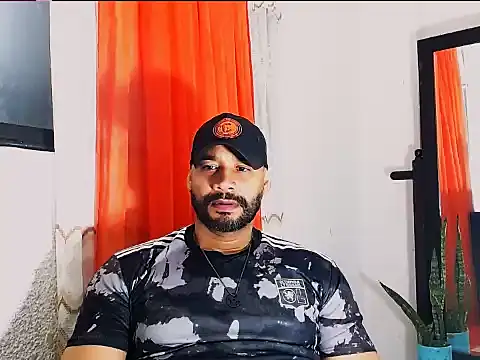 Snapshot of musclehetero chatting on 06-01-26, 06:13 musclehetero online show from 06-01-26, 06:13