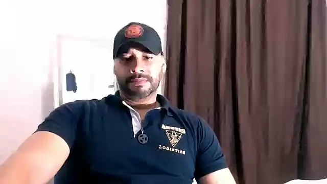 Snapshot of musclehetero chatting on 06-17-26, 06:24 musclehetero online show from 06-17-26, 06:24