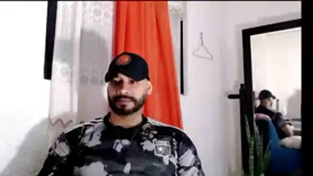 Snapshot of musclehetero chatting on 06-10-26, 11:22 musclehetero online show from 06-10-26, 11:22