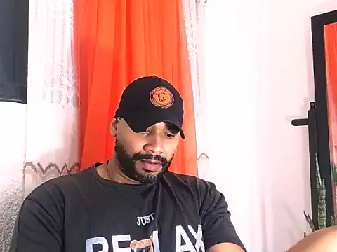 Snapshot of musclehetero chatting on 06-02-26, 06:30 musclehetero online show from 06-02-26, 06:30