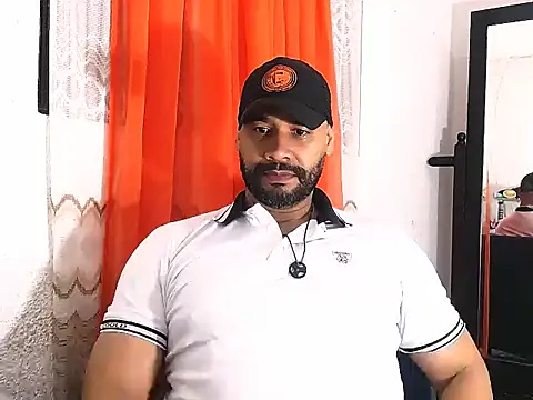 Snapshot of musclehetero chatting on 05-27-26, 02:30 musclehetero online show from 05-27-26, 02:30