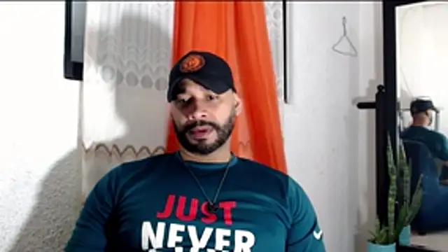 Snapshot of musclehetero chatting on 06-12-26, 01:47 musclehetero online show from 06-12-26, 01:47