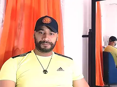 Snapshot of musclehetero chatting on 05-19-26, 08:05 musclehetero online show from 05-19-26, 08:05
