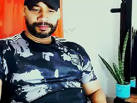Snapshot of musclehetero chatting on 05-31-26, 11:16 musclehetero online show from 05-31-26, 11:16