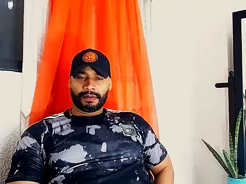 Snapshot of musclehetero chatting on 05-31-26, 06:09 musclehetero online show from 05-31-26, 06:09